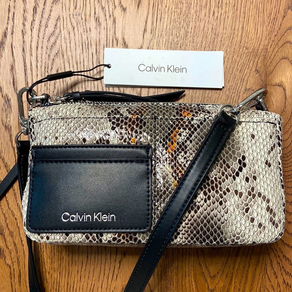 NWT MSRP$138 Calvin Klein Jana Convertible Belt Bag to Crossbody